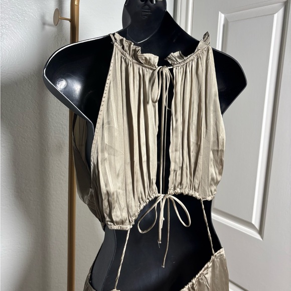 ZARA Cutout Maxi Dress
Size XS · Color: Taupe/Beige - Picture 11 of 13